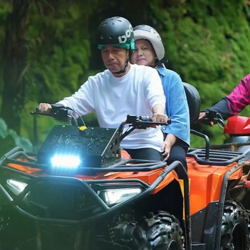 Presiden ke-7 Joko Widodo (Jokowi) bersama keluarga bermain ATV di Gosek Adventure, Tampaksiring, Gianyar, Bali saat libur Lebaran 2025. (tangkapan layar IG @jokowi)