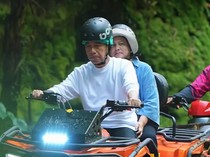 Keseruan Jokowi dan Keluarga Main ATV di Tampaksiring Bali
