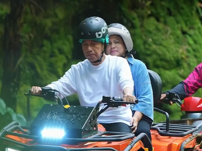Presiden ke-7 Joko Widodo (Jokowi) bersama keluarga bermain ATV di Gosek Adventure, Tampaksiring, Gianyar, Bali saat libur Lebaran 2025. (tangkapan layar IG @jokowi)