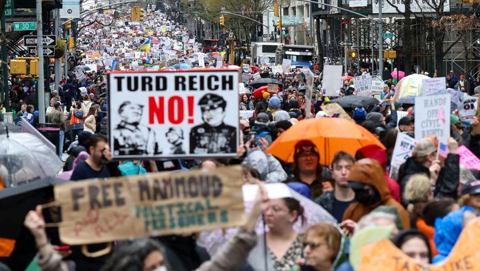 People protest in Manhattan, during a demonstration that is part of larger “Hands Off!” events organized nationwide against U.S. President Donald Trump, in New York City, New York, U.S., April 5, 2025. REUTERS/Caitlin Ochs