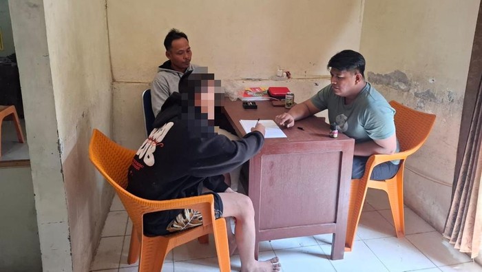 Remaja di Muaro Jambi, Jambi, hendak tawuran diamankan polisi dan diambil keterangan