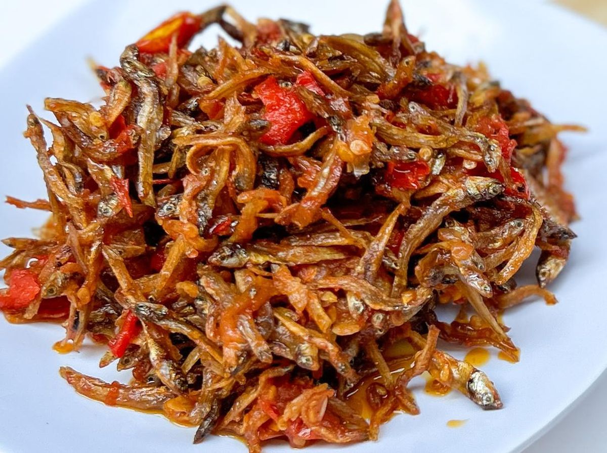 Ikan Asin Balado Trik Meredam Kelebihan Garam agar Rasa Lebih Seimbang