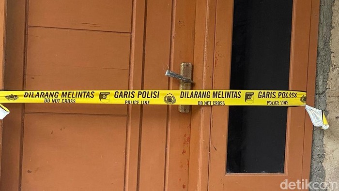 Rumah lokasi ayah menganiaya anak kandungnya dengan pisau di Desa Kutawuluh, Kecamatan Purwanegara, Banjarnegara, Senin (7/4/2025).
