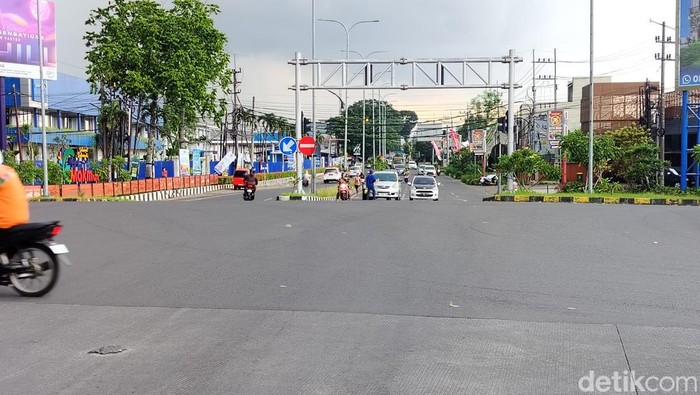 Situasi arus lalin di Simpang Karanglo