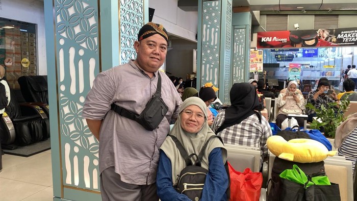 Slamet dan istri liburan ke Jojga saat arus balik Lebaran (Devi/detikcom)