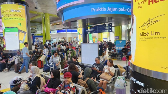Suasana Stasiun Gambir, Senin (7/4/2025). (Adrial/detikcom)