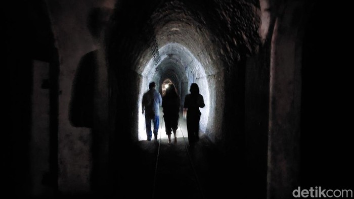 Taman Hutan Raya (Tahura) Ir.H.Juanda Bandung masih ramai dikunjungi wisatawan, Senin (7/4/2025) siang