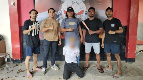 Tim Resmob Komodo Satreskrim Polres Manggarai Barat menangkap FAT alias Fiki (28), pembacok pelajar di Kawasan Puncak Waringin, Labuan Bajo. (Dok Humas Polres Manggarai Barat)