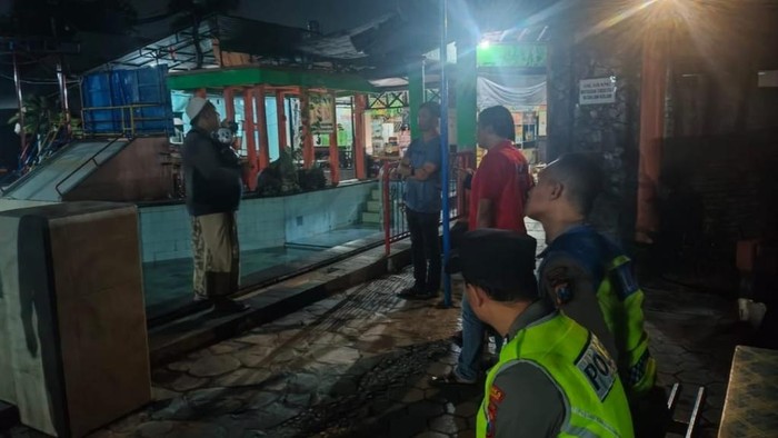 TKP bocah tewas tenggelam di kolam renang Pasuruan
