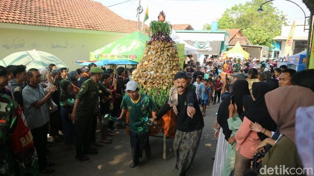 Tradisi Bulusan di Desa Hadipolo, Kecamatan Jekulo, Kabupaten Kudus, Senin (7/4/2025).