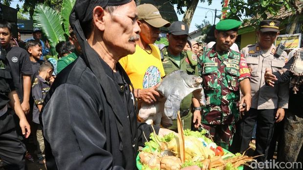 Tradisi Bulusan di Desa Hadipolo, Kecamatan Jekulo, Kabupaten Kudus, Senin (7/4/2025).