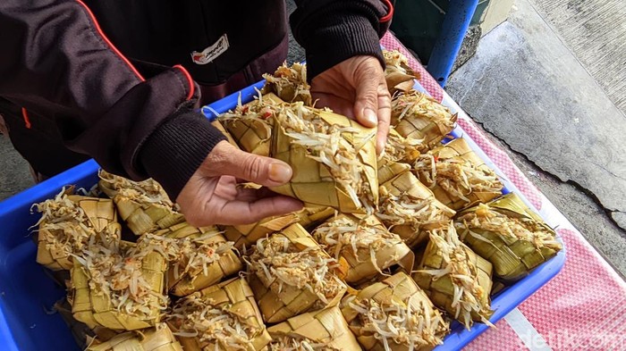 Tradisi Syawalan Kupat Jembut di Pedurungan, Semarang, yang digelar sepekan setelah Idul Fitri, Senin (7/4/2025).