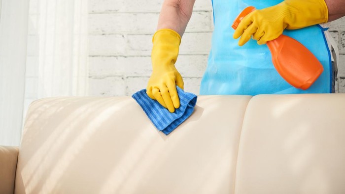 5 Tips Membersihkan Sofa dari Debu, Mudah dan Tanpa Dicuci