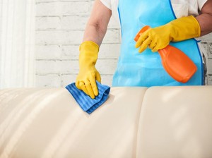5 Tips Membersihkan Sofa dari Debu, Mudah dan Tanpa Dicuci
