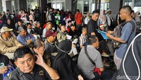 Meski begitu tak sedikit juga warga yang taat pajak menunaikan kewajibannya sebagai warga negara untuk membayarkan pajak kendaraannya.