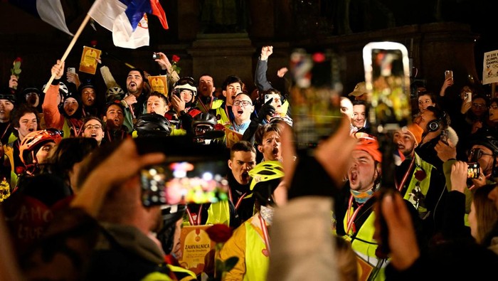 Serbian student cyclists arrive at a stopover during their bike ride to Strasbourg, France, which aims to raise awareness within European Union institutions about Serbian protests against the government, in Vienna, Austria, April 7, 2025. REUTERS/Elisabeth Mandl