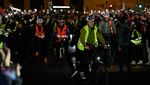 Aksi Mahasiswa Serbia Gowes Sepeda Protes Pemerintah