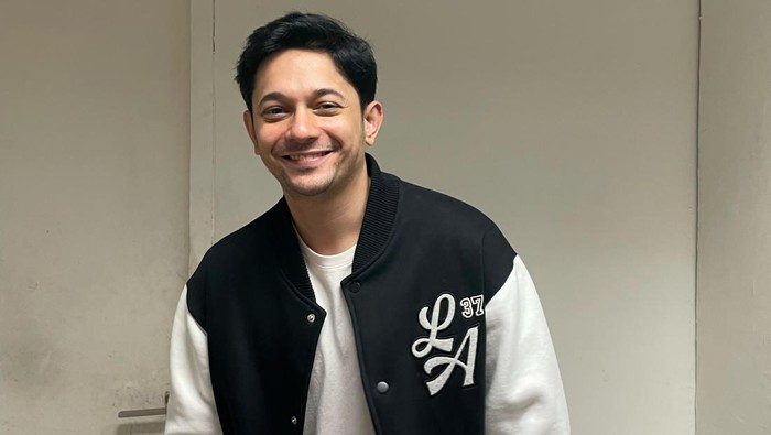 Andrew Andika mendukung kebahagiaan Teuku Dewi di Bali dan tetap berkomunikasi untuk anak-anak mereka.
