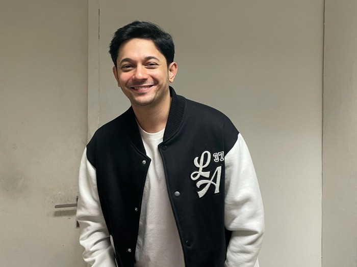 Andrew Andika Andrew Andika mendukung kebahagiaan Teuku Dewi di Bali dan tetap berkomunikasi untuk anak-anak mereka.