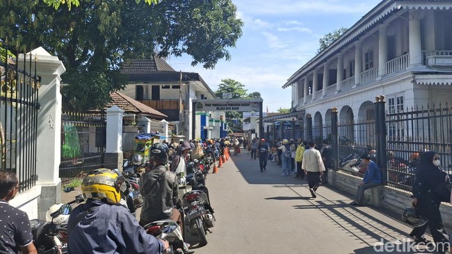 Antrean Panjang di Samsat Usai Libur Panjang Lebaran