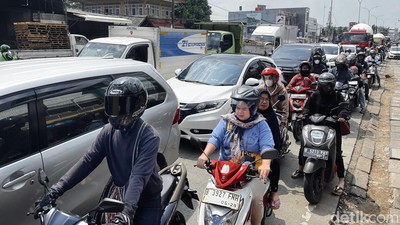 Antusiasme Warga Bayar Pajak, Antrean Mengular