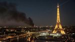 Asap Mengepul Saat Pusat Pembuangan Limbah di Paris Terbakar
