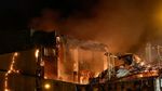 Asap Mengepul Saat Pusat Pembuangan Limbah di Paris Terbakar