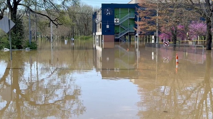 Banjir Bandang Hantam Wilayah Ohio Hujan deras dan banjir bandang kembali melanda wilayah Amerika Serikat (AS) bagian selatan. Salah satunya wilayah Ohio.