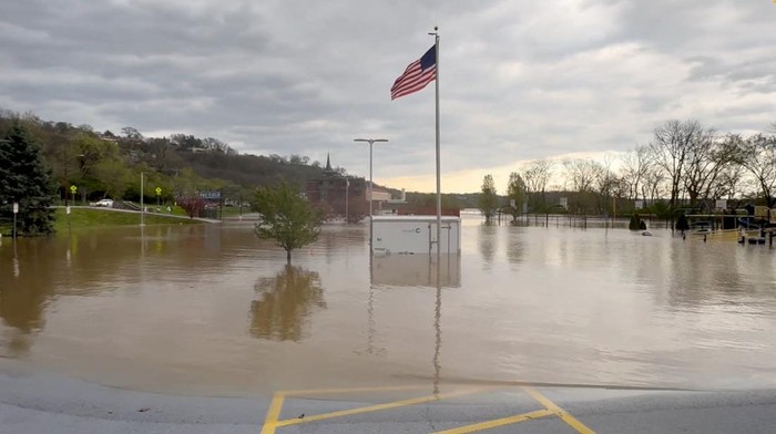 Hujan deras dan banjir bandang kembali melanda wilayah Amerika Serikat (AS) bagian selatan. Salah satunya wilayah Ohio.