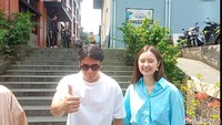 Aku sih sebenernya nggak pengen terlalu bicara banyak, pokoknya nanti kalau memang sudah jalannya, aku kasih tau ke kalian, kata Billy Syahputra soal rencana pernikahan dengan Vika. Foto: Ahsan/detikHOT