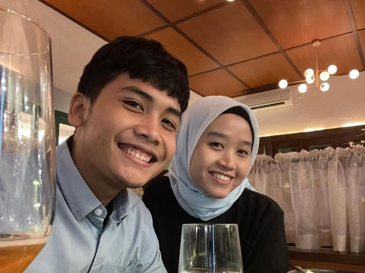 Ini Momen Bintang Emon dan Istri Saat Makan Cuanki dan Ikan Bakar