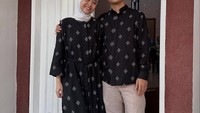 Bintang Emon resmi menikahi Alca Oktaviani pada Juli 2022. Setelah hampir 3 tahun merajut pernikahan, Alca diketahui tengah hamil anak pertama mereka. Foto: Instagram @bintangemon @alcaoctvn