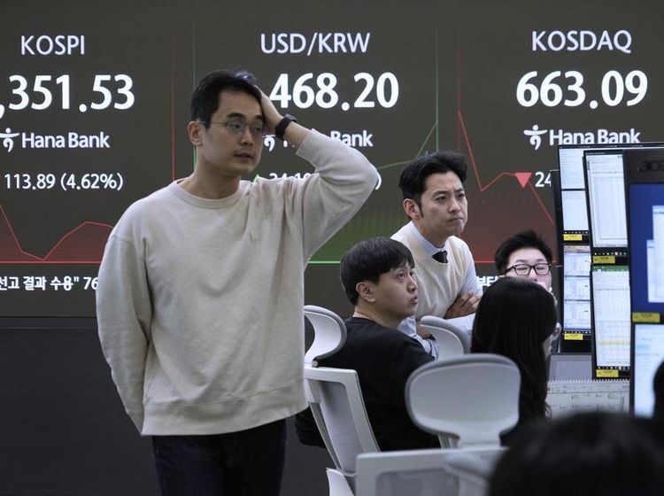 Bursa Saham Dunia Kacau Gegara Tarif Impor Trump