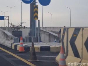 BMW Terobos Celah Barier Sebelum Terjun dari Tol Belum Nyambung di Gresik