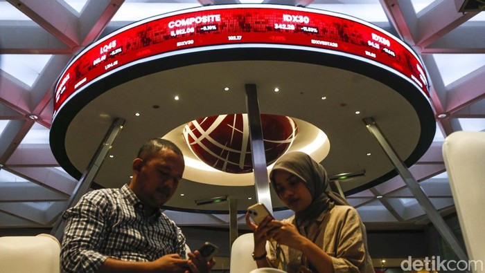 Indeks Harga Saham Gabungan (IHSG) kemabli dibuka usai libur lebaran. IHSG anjlok 598,56 atau 9,19 % ke posisi 5.912,06.