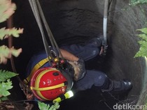 Tim Damkar Boyolali Selamatkan Kucing Tercebur Sumur 25 Meter di Teras