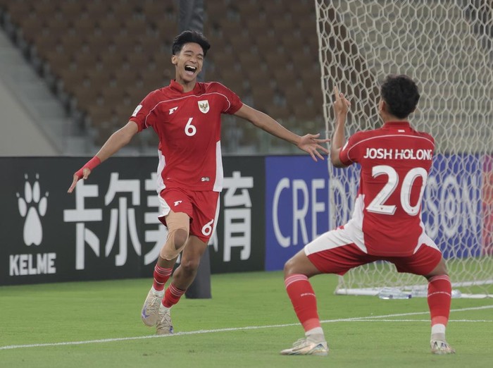 Timnas Indonesia U-17 meraih kemenangan di matchday kedua Grup C Piala Asia U-17, Senin (7/4/2025) malam WIB. Garuda Menang menang 4-1 atas Yaman dalam laga yang berlangsung di Stadion Prince Abdullah Al-Faisal.