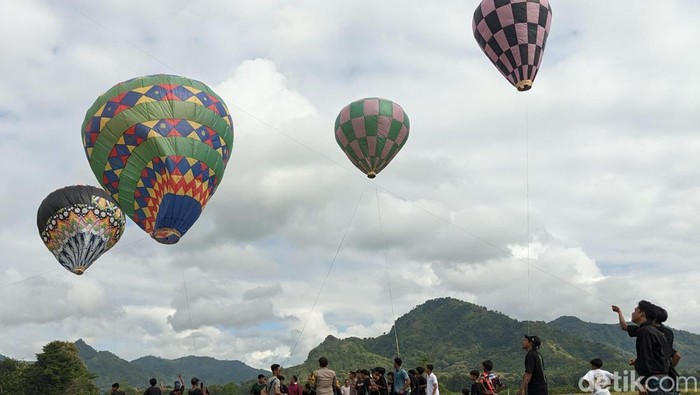 Festival Balon Udara Tradisional di Tulungagung