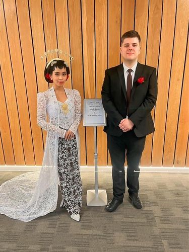 Foto pernikahan Haldila Wijaya Novem dan Vilius Milasius yang menggelar acara di London.