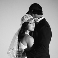 Pevita Pearce baru mengungkap foto-foto preweddingnya enam bulan setelah pernikahannya. Bintang film Tenggelamnya Kapal Van der Wijck memamerkan foto prewedding hitam putih dalam unggahan di Instagramnya. Foto: Dok. Instagram @pevpearce