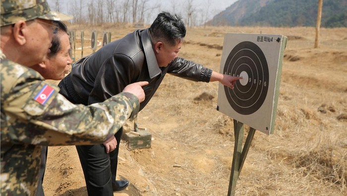 Gaya Kim Jong Un Kunjungi Pangkalan Latihan Militer Korut North Korean leader Kim Jong Un visits a military training base, in North Korea, in this handout picture released on April 5, 2025, by the Korean Central News Agency. KCNA via REUTERS ATTENTION EDITORS - THIS IMAGE WAS PROVIDED BY A THIRD PARTY. REUTERS IS UNABLE TO INDEPENDENTLY VERIFY THIS IMAGE. NO THIRD PARTY SALES. SOUTH KOREA OUT. NO COMMERCIAL OR EDITORIAL SALES IN SOUTH KOREA.