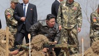 Kim juga menguji coba senapan runduk yang dikembangkan oleh Korea Utara yang akan dipasok ke unit operasi khusus, menurut laporan tersebut. 