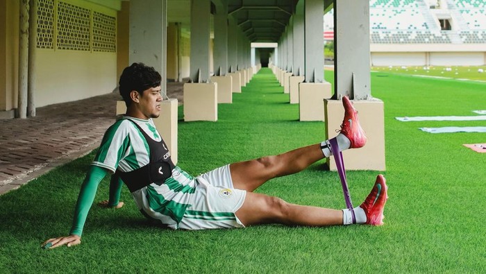 Gelandang PSS Sleman, Betinho, saat sesi latihan di Stadion Maguwoharjo, Sleman, Selasa (8/4/2025).