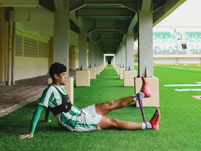Gelandang PSS Sleman, Betinho, saat sesi latihan di Stadion Maguwoharjo, Sleman, Selasa (8/4/2025).