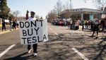 Gelombang Protes Melanda Dealer-dealer Tesla di Berbagai Negara