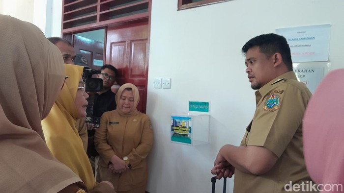Gubsu Bobby Nasution melakukan sidak ke RSU Haji Medan. (Nizar Aldi/detikSumut)