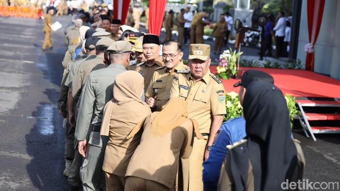 Hari pertama masuk kerja ASN Sumsel