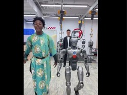 Ini Dia Robot China Canggih yang Salto Bareng iShowSpeed