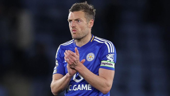 LEICESTER, ENGLAND - APRIL 07: Jamie Vardy of Leicester City applauds after the Premier League match between Leicester City FC and Newcastle United FC at The King Power Stadium on April 07, 2025 in Leicester, England. (Photo by Catherine Ivill - AMA/Getty Images)