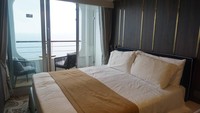 Ada juga kamar tipe balcony, dimana traveler mendapat akses balkon untuk melihat pemandangan lautan lepas. Di balkon ini, traveler juga bisa duduk santai menikmati suasana dan angin yang berhembus sepoi-sepoi. (Wahyu/detiktravel)